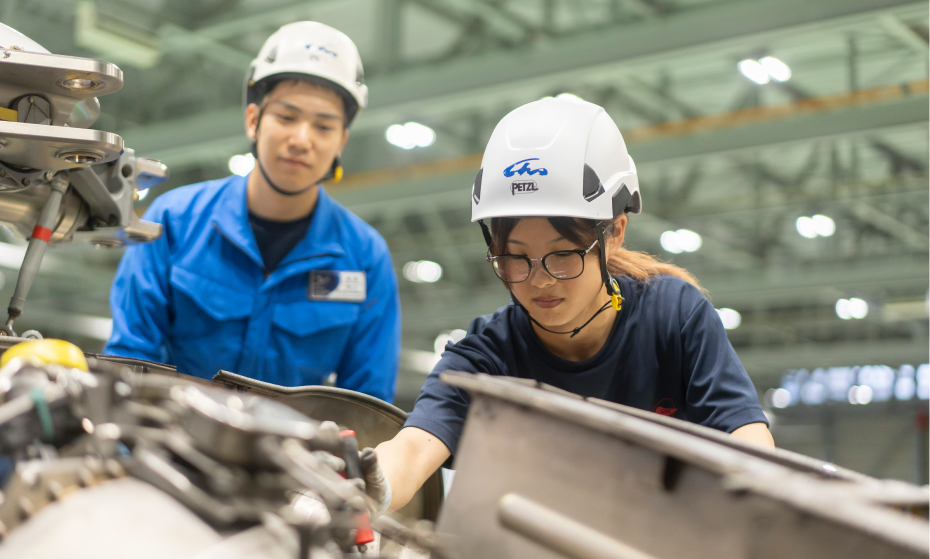 写真：セントラルヘリコプターサービス株式会社で働く人